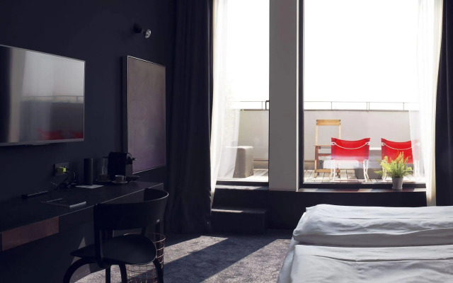 The Flushing Meadows Hotel & Bar