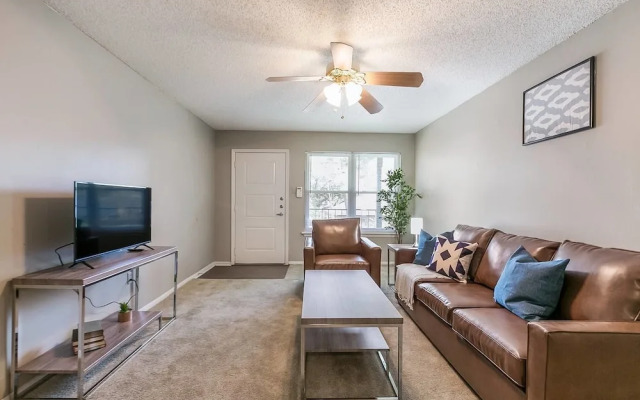 University Suite + Pool + Gym