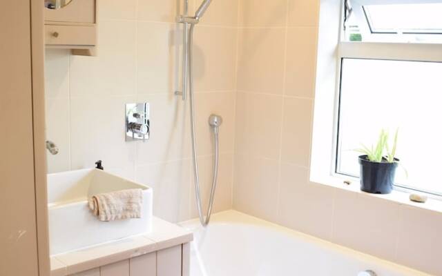 2 Bedroom Family Home in Hammersmith