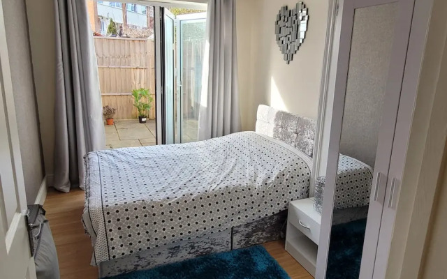 Cozy Central One Bedroom Flat