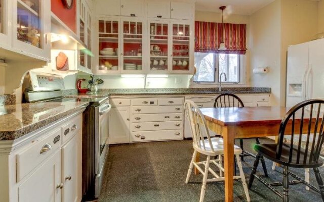 Captain Lawrence Inn