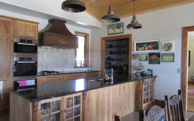 Redwood Valley B & B