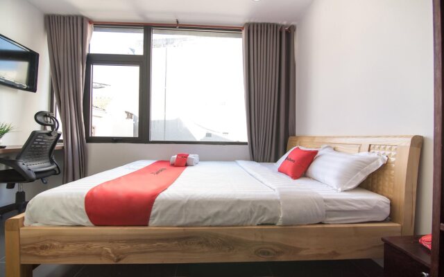 RedDoorz Plus near Hoang Van Thu Park 2
