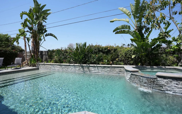 Sweet 4 bedroom, 3 bath plus Loft Bedroom, Pool Home