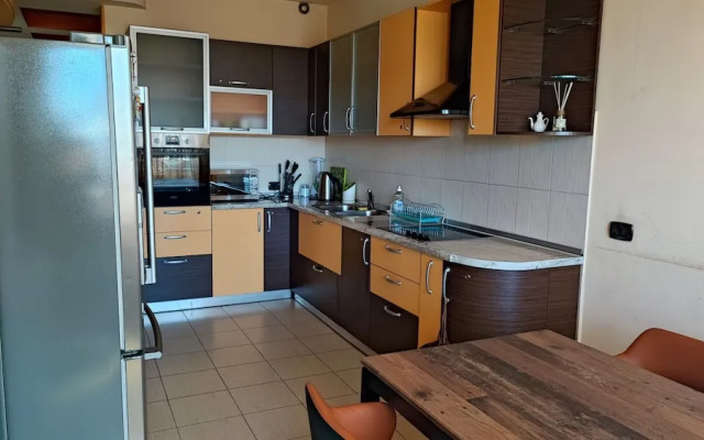 Luxury Apartment In The City Heart On North Avenue