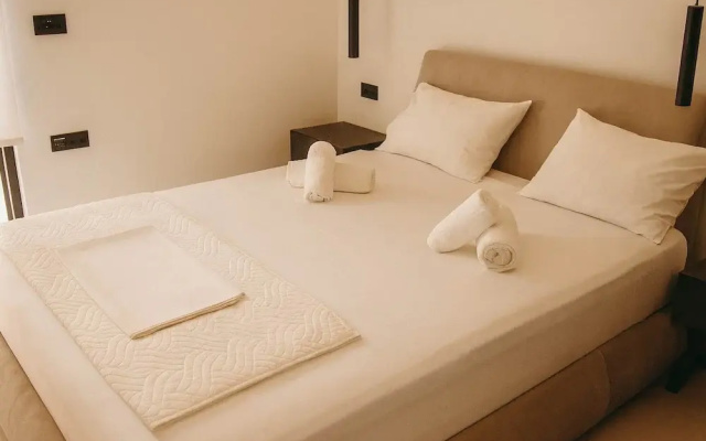 White and Black Cozy Suite in Aegina
