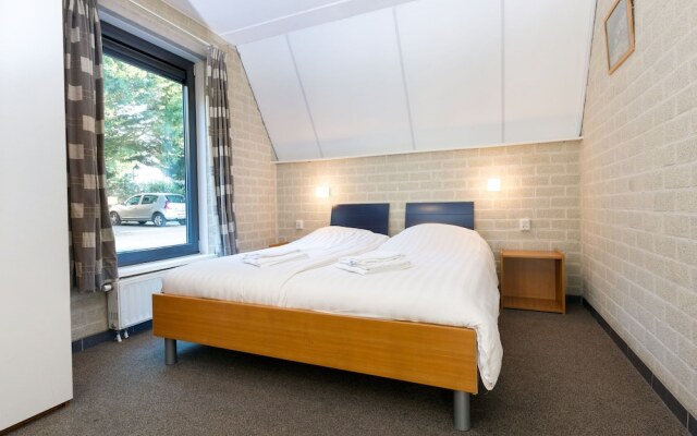 Comfortable Bungalow With Whirlpool Near the Vrachelse Heide