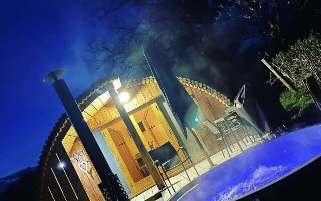 Cilsane Lodges-towy With hot tub
