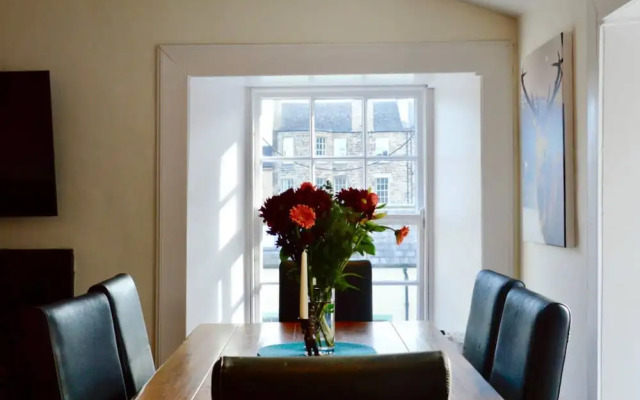 New Town Apartment Close to City Centre