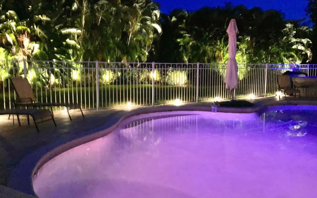 Comfortably Chic Pool Home Retreat