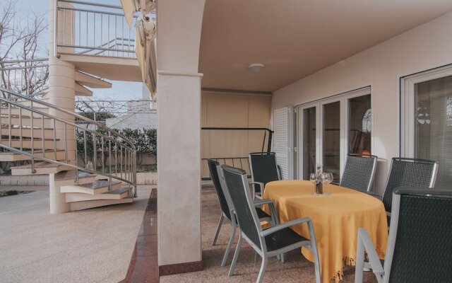 Pool Apartments Tolo