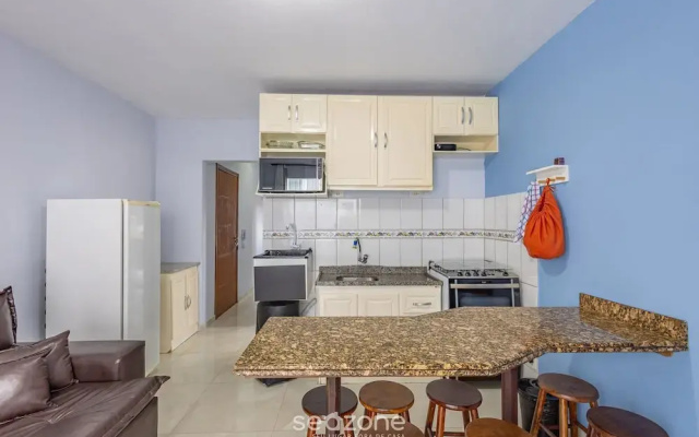 Beachfront Apartment in BC Great Location Eit302