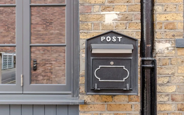 The Tranquil Den - Regent s Park - by Frankie Says