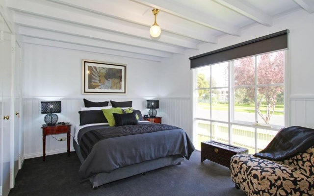 Creek Cottage Bed And Breakfast – Guest Rooms – Traralgon