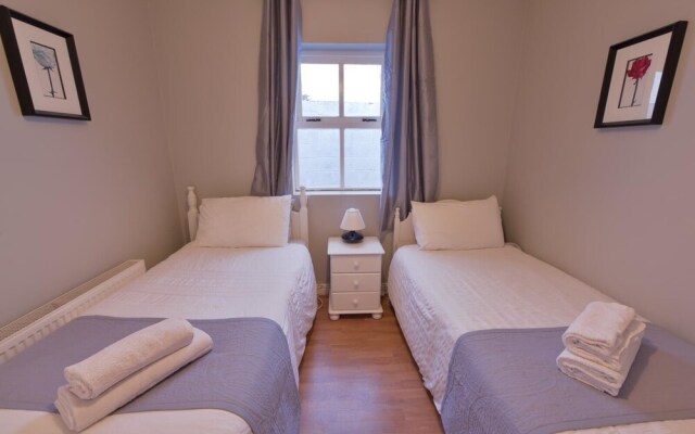 10mindrivecliffsofmoher-cozy2br-parking-wifi