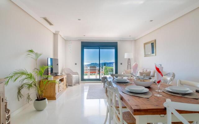 2193-Modern Apt with Terrace And Seaview