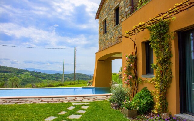 Wonderful Private Villa With Pool in Riparbella