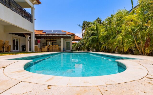 Upscale Ocean View Villa With Pool + Outdoor Kitchen
