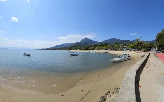 Quarto 100m da praia Pereque