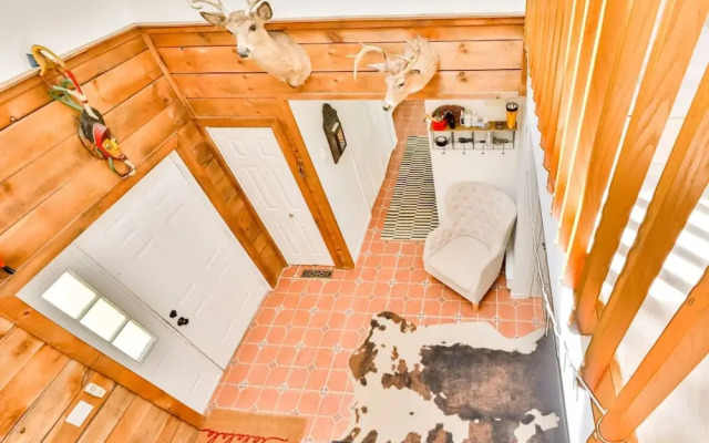 Hunter Mountain Ski House - Tesla Charger