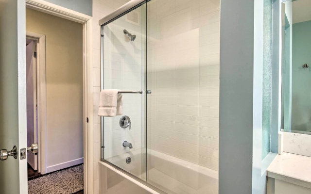 Los Angeles Suite ~ 7 Mi to Venice Beach!