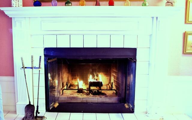 Strawberry Creek Inn Bed & Breakfast