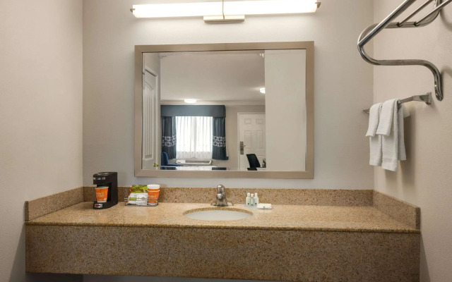 Quality Inn Lake Elsinore I-15