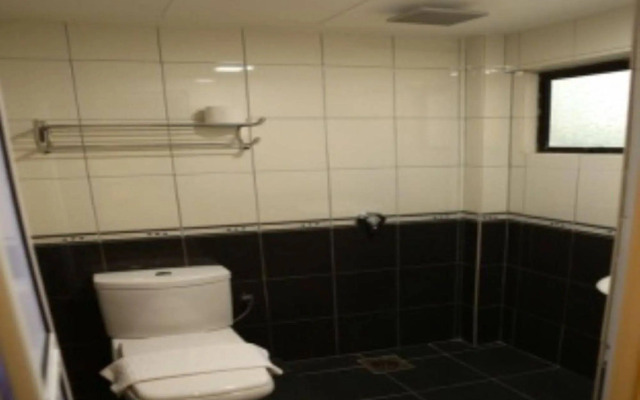 OYO 124 Hotel Seniman Sentul (Sanitized Stay)