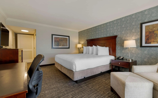 Best Western Plus Carriage Inn