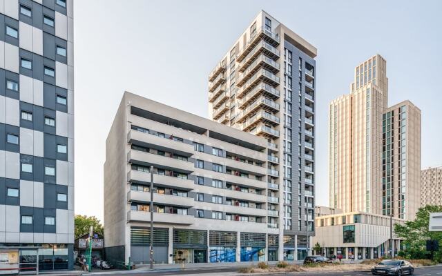 Modern Comfort: Stratford 3BR Duplex