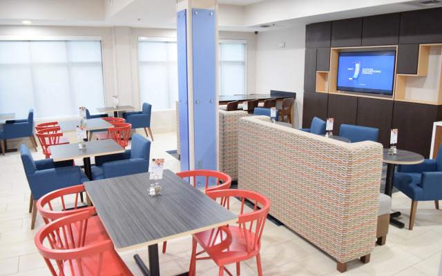 Holiday Inn Express & Suites Pensacola West I 10, An Ihg