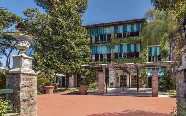 Augustus Hotel & Resort