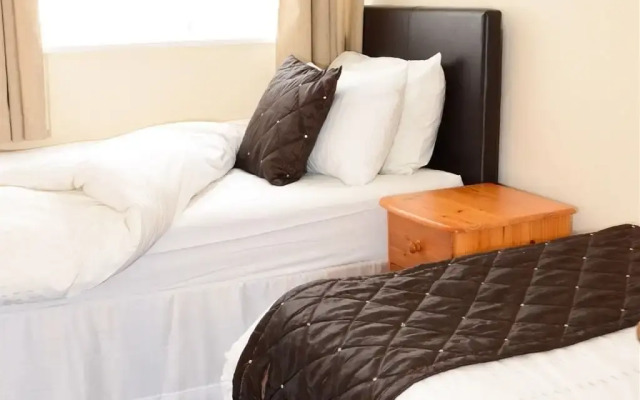 Pinewood Guest House