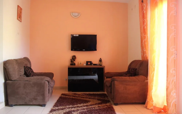 Quiet, Practical, Comfortable Apartment