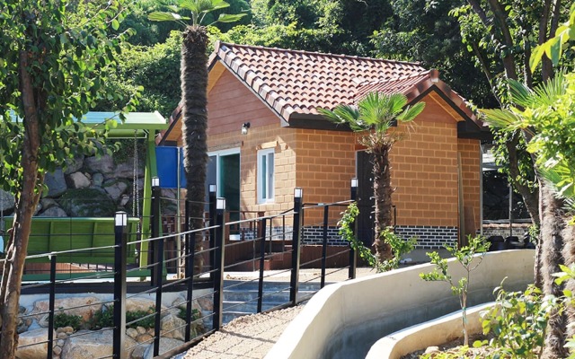 Pyramid Red Clay Pension