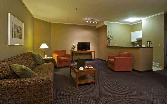 Coast Tsawwassen Inn
