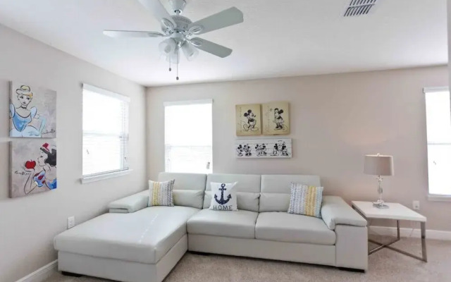 4176 Oaktree Drive 6 Bedroom Home by Redawning