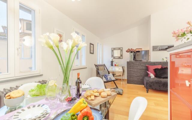 Casa Elo in Lucca With 1 Bedrooms and 1 Bathrooms