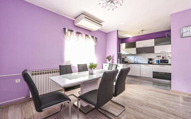 Amazing Home in Zadar with Hot Tub, Sauna & WiFi