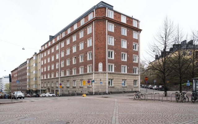 Renovated Top Floor Studio in Kallio
