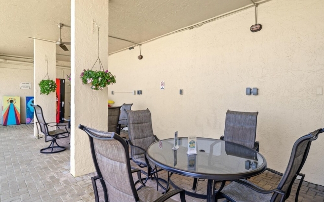 Island Inn 211