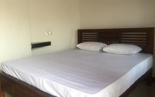 Mambo's Arugambay Hotel