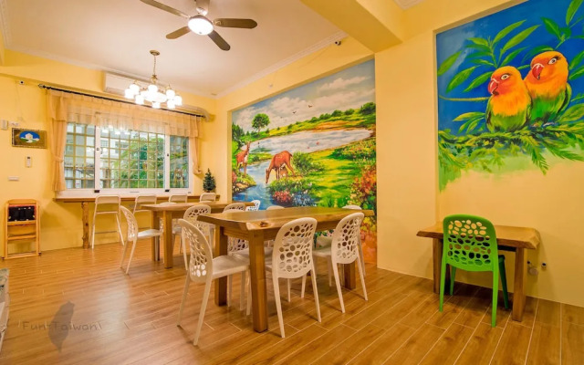 Holby No.8 Elevator Homestay