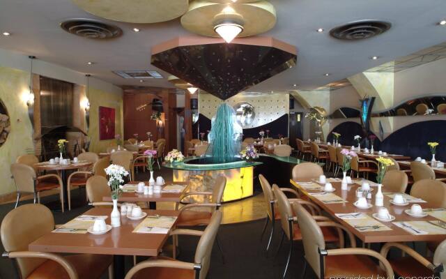 Holiday Inn Niagara Falls - By The Falls by IHG