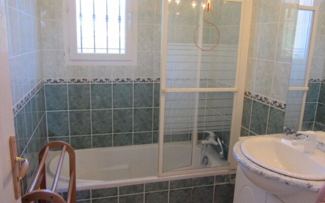 House With 3 Bedrooms in Roche-saint-secret-béconne, With Wonderful Mo