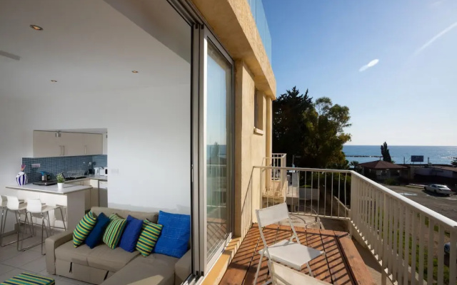 Athenaeum Beachside Studio