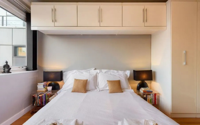 Convenient Oxford Street 1BR Flat