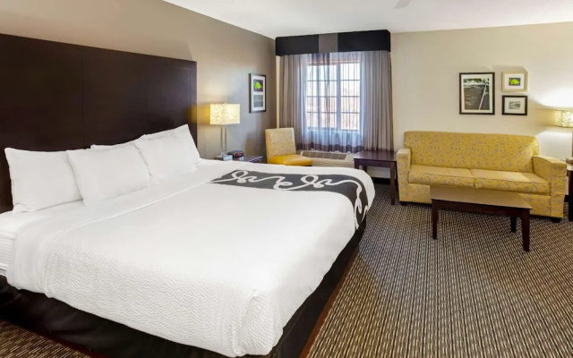 La Quinta Inn And Suites Milwaukee Delafield