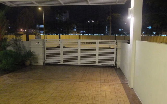 iBook 1 - Luxury Holiday Homestay