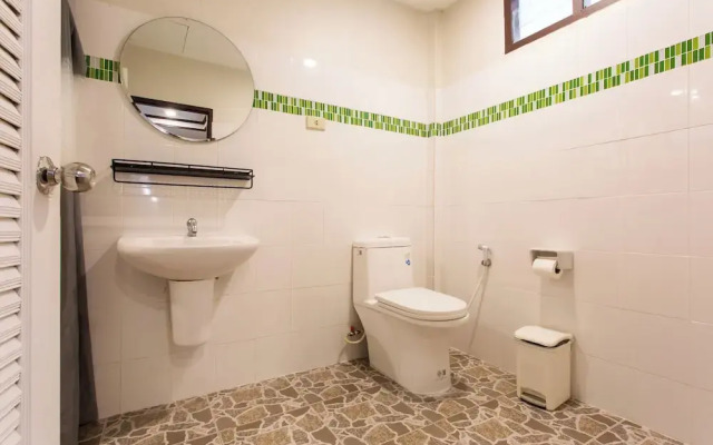 Harry's Bungalows & Restaurant